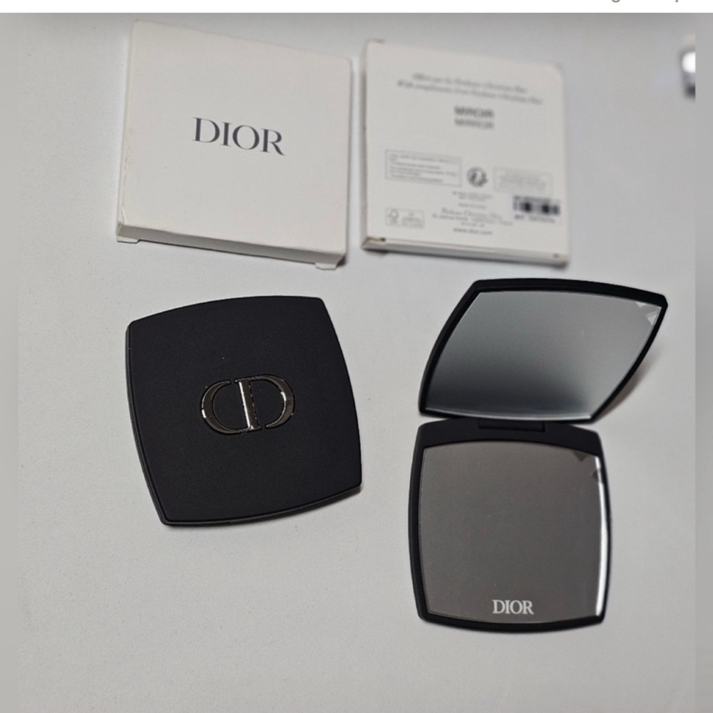 CHRISTIAN DIOR 2 PCS . PARIS BEAUTE TOTE NIP & DIOR MIRROR NIB ๐ค๐ค - Picture 2 of 5